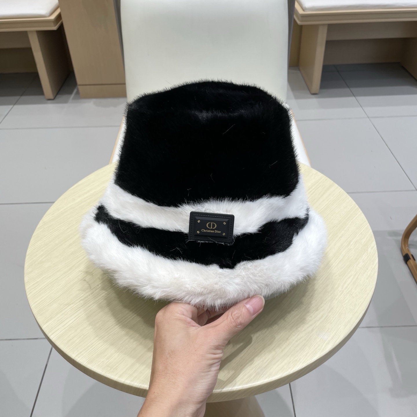 DIOR迪奥毛毛绒毛拼色条纹渔夫帽，头围57cm