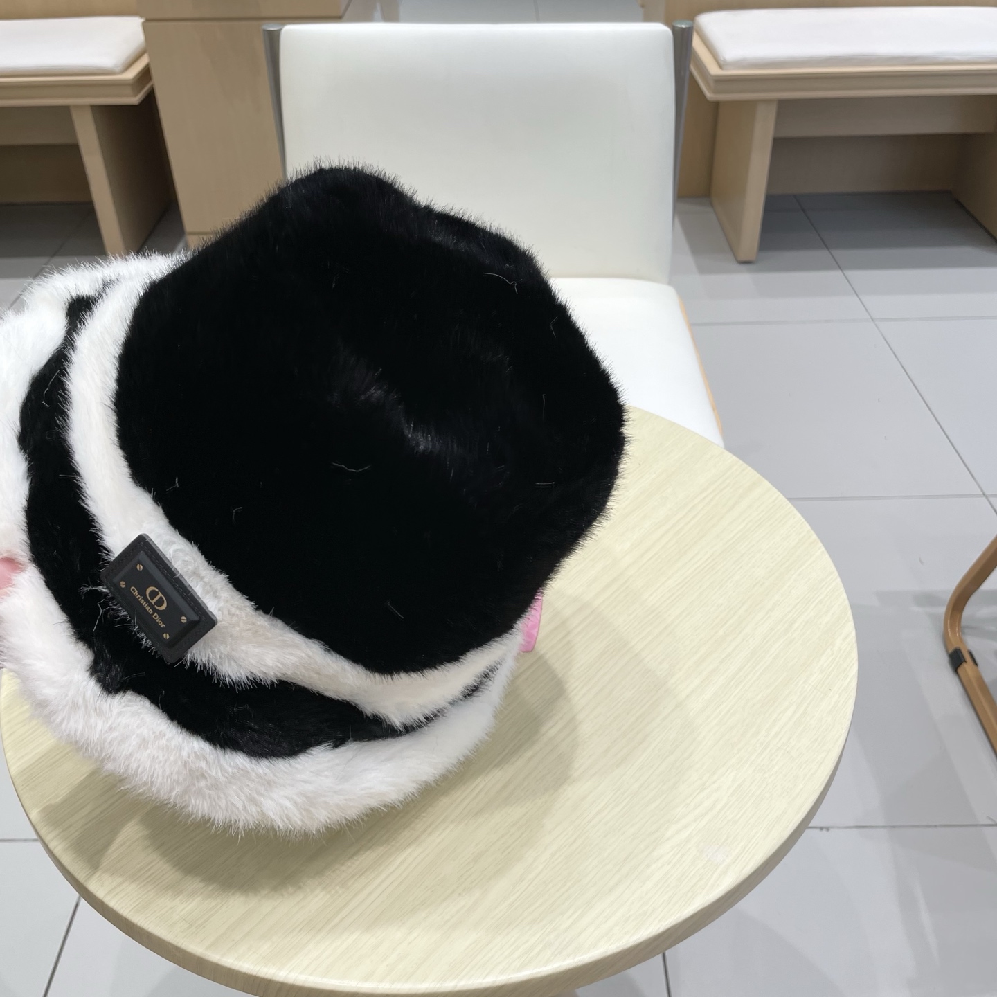 DIOR迪奥毛毛绒毛拼色条纹渔夫帽，头围57cm