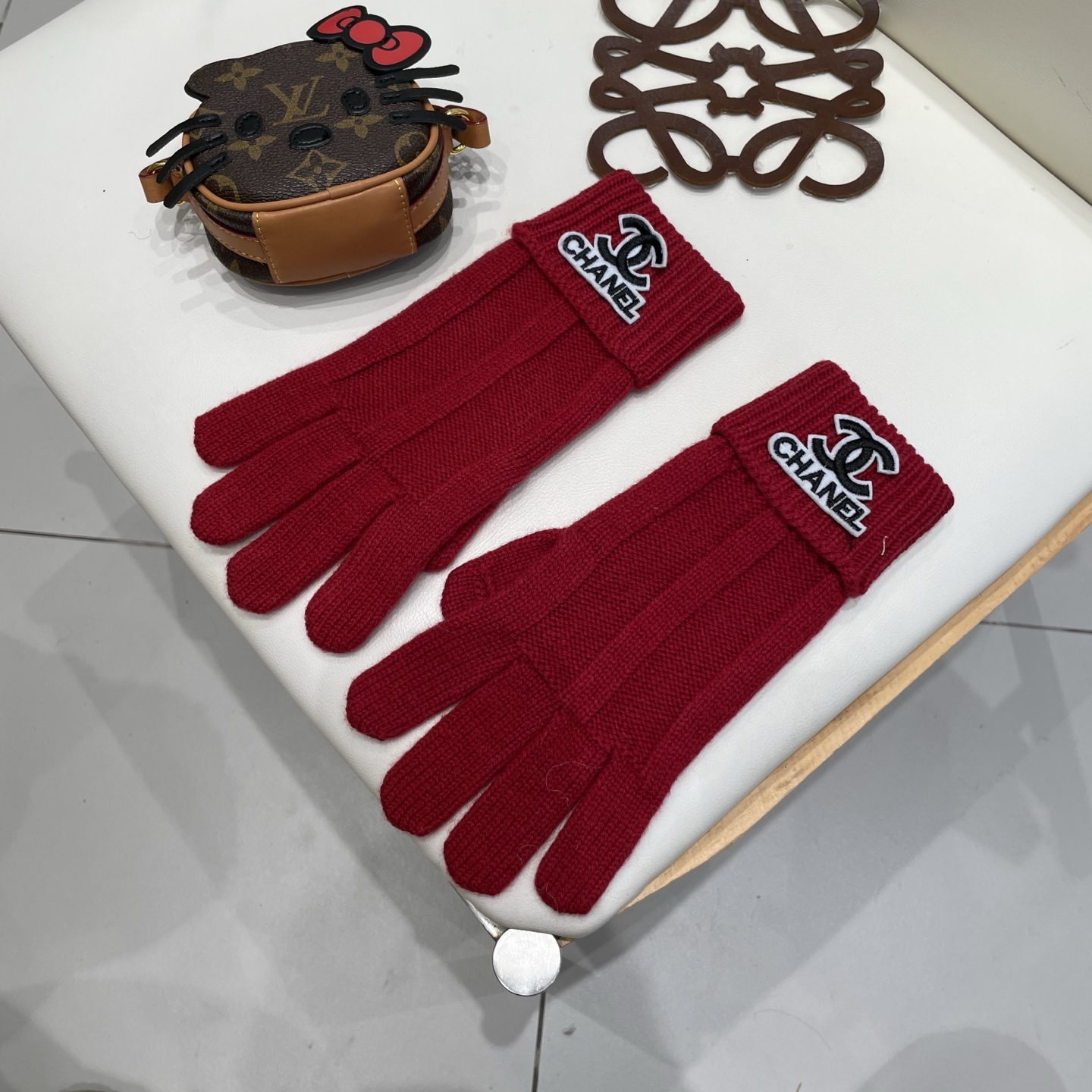 NO:602389,chanel Chanel wool knitted woolen gloves for girls 2025 new autumn and winter touch screen cold-proof thickened warm split-finger cycling gloves, gloves, chanel, chanel, gloves19860909chanel香奈儿羊毛针织毛线手套女生2025新款秋冬季可触屏防寒加厚保暖分指骑行 手套,手套,chanel,chanel,gloves,accessory