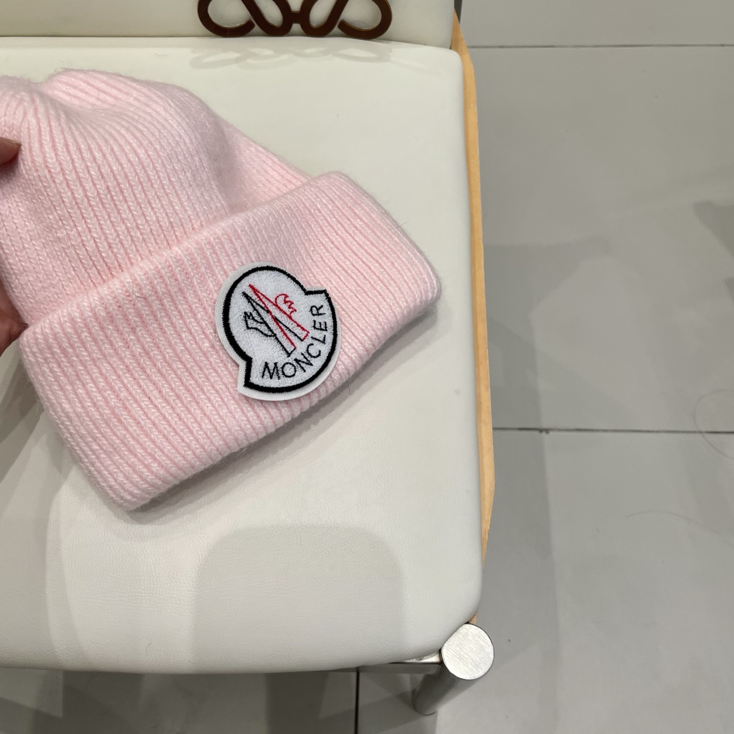 蒙口Moncler盟可睐💥官网经典针织帽，原单复刻.非常柔软亲肤，弹性很好💓有质感又非常百搭的款式~保暖的  兔毛毛线帽