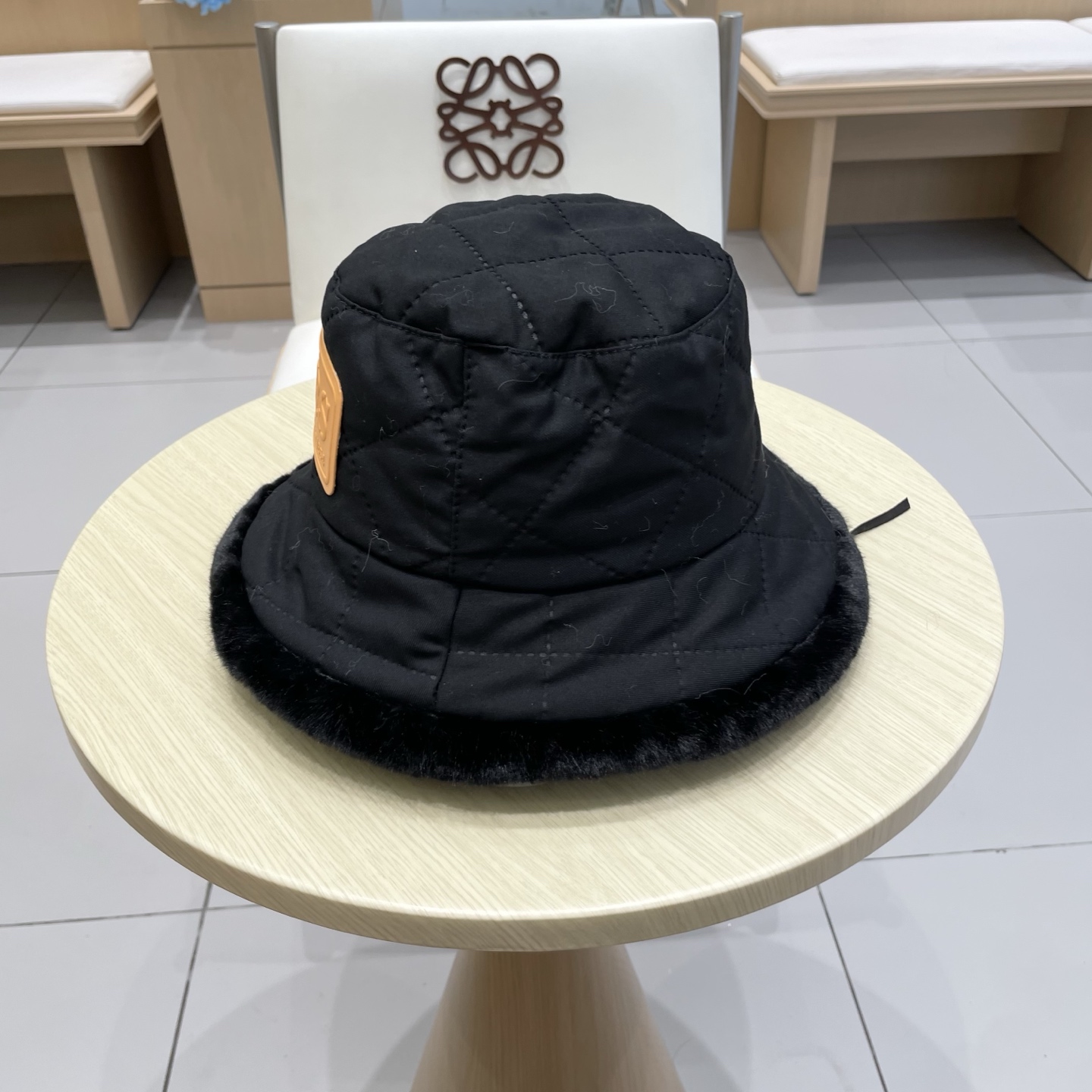 Lv路易斯新款毛毛边渔夫帽