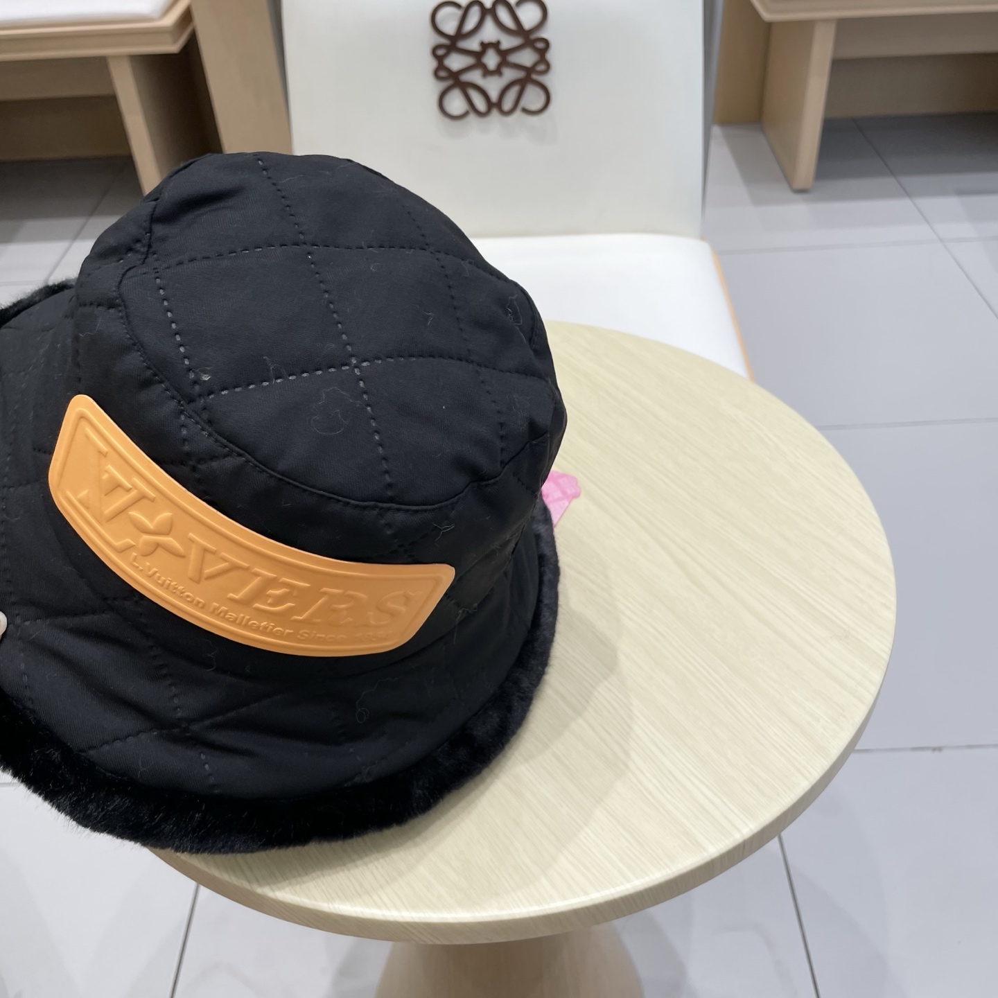 Lv路易斯新款毛毛边渔夫帽