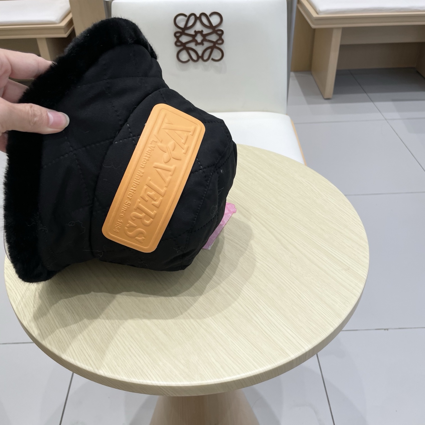 Lv路易斯新款毛毛边渔夫帽