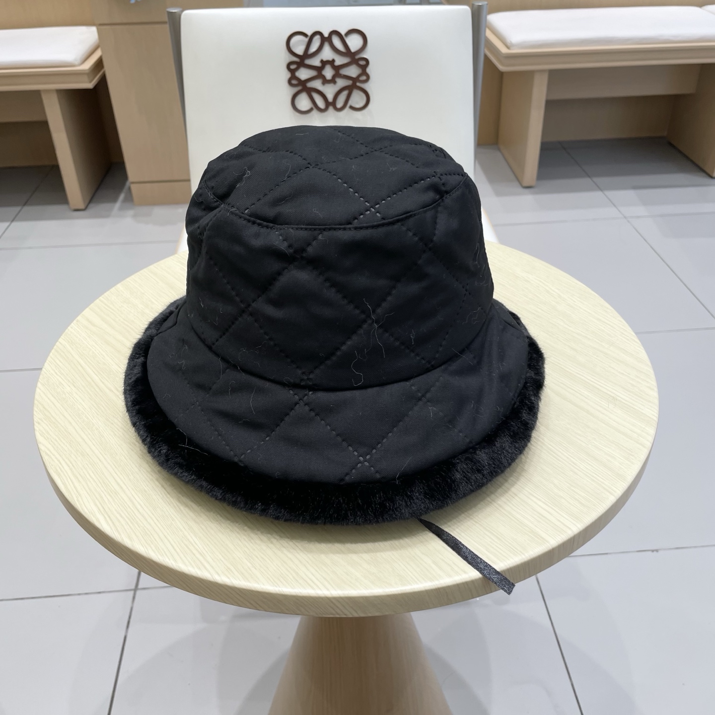 Lv路易斯新款毛毛边渔夫帽