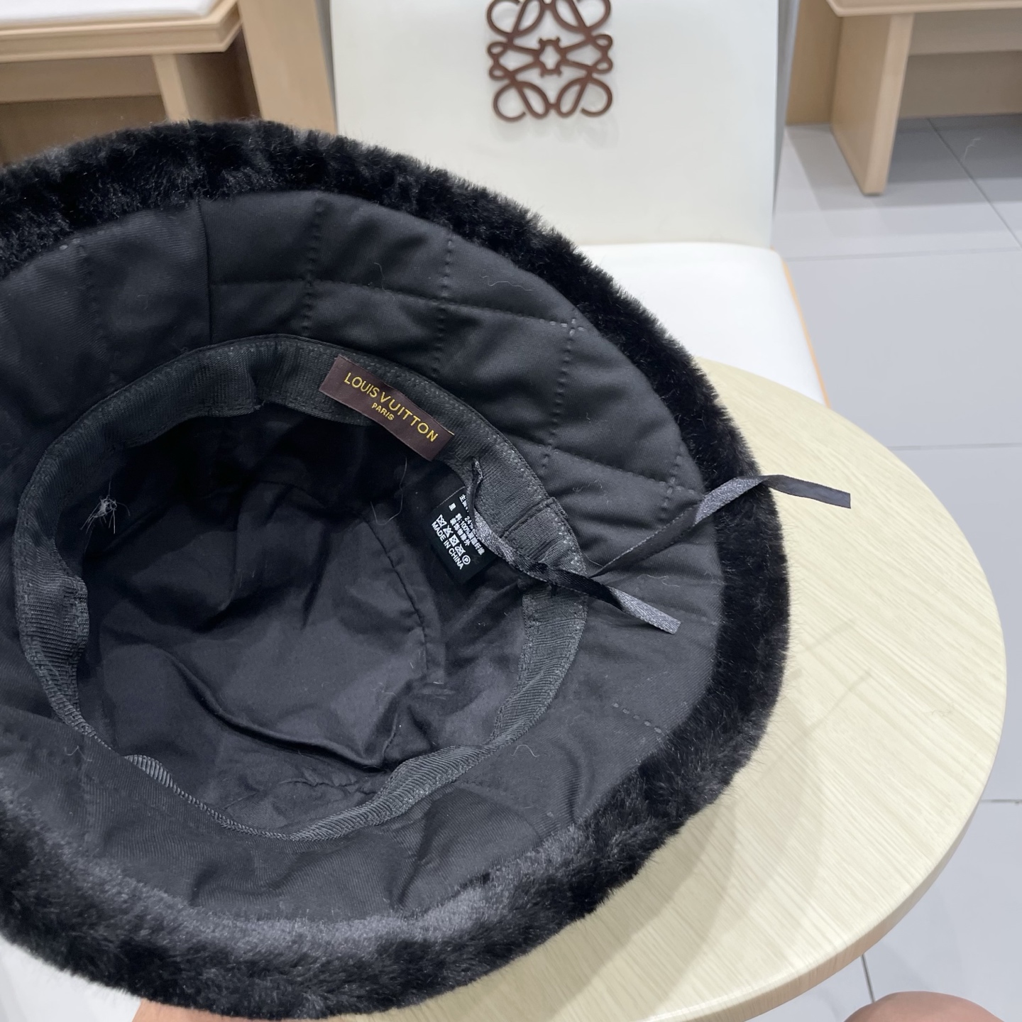 Lv路易斯新款毛毛边渔夫帽