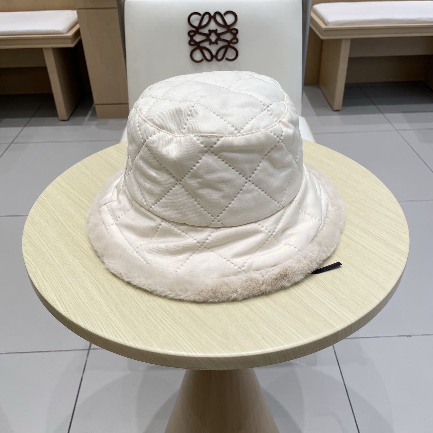 Lv路易斯新款毛毛边渔夫帽