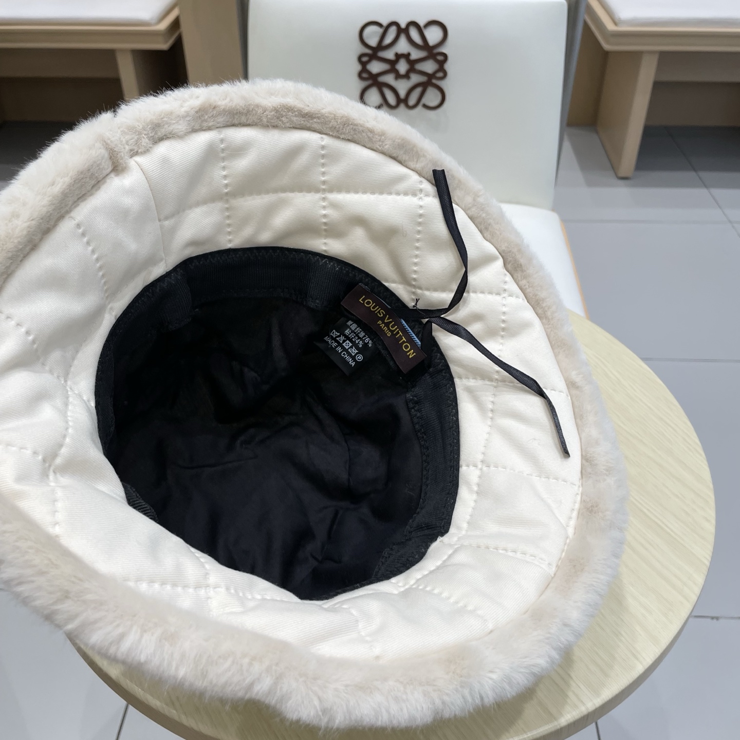 Lv路易斯新款毛毛边渔夫帽