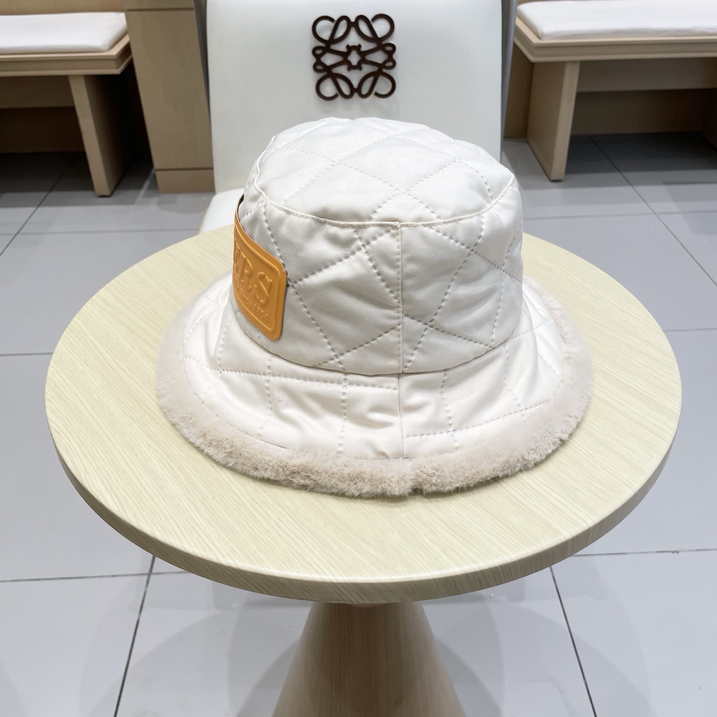 Lv路易斯新款毛毛边渔夫帽