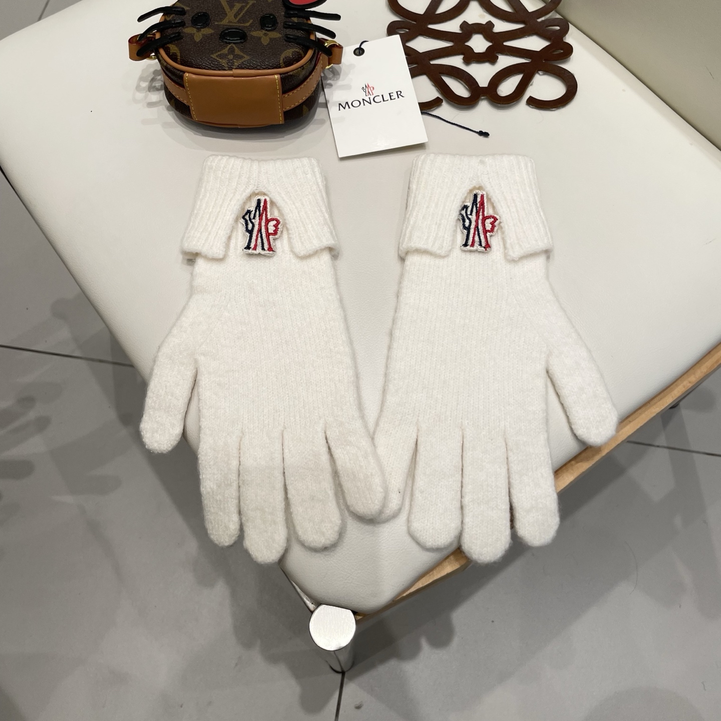 NO:554683,Moncler Moncler wool solid color knitted gloves for women 2025 new autumn and winter cycling leaky fingers can touch the screen to keep warm gloves, gloves, Moncler, Moncler, gloves19860909蒙口Moncler盟可睐含羊毛纯色针织手套女2025新款秋冬骑行漏指可触屏保暖 手套,手套,Moncler,Moncler,gloves,accessory