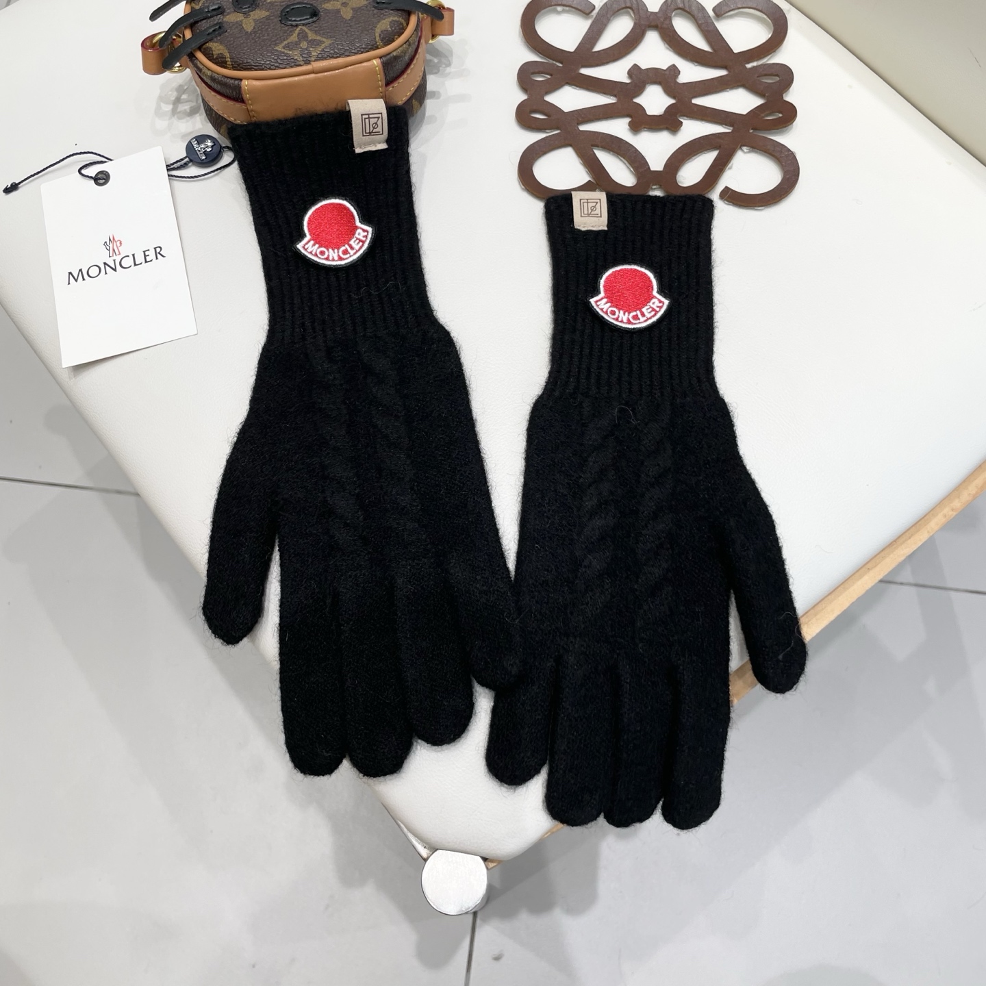 NO:554636,Moncler Moncler wool high-quality winter long warm gloves for women with two fingers exposed, touch screen, soft, versatile and light luxury. Gloves, gloves, Moncler, Moncler, gloves19860909蒙口Moncler盟可睐羊毛高品质冬季长款保暖手套女露二指可触屏柔软百搭轻奢感 手套,手套,Moncler,Moncler,gloves,accessory