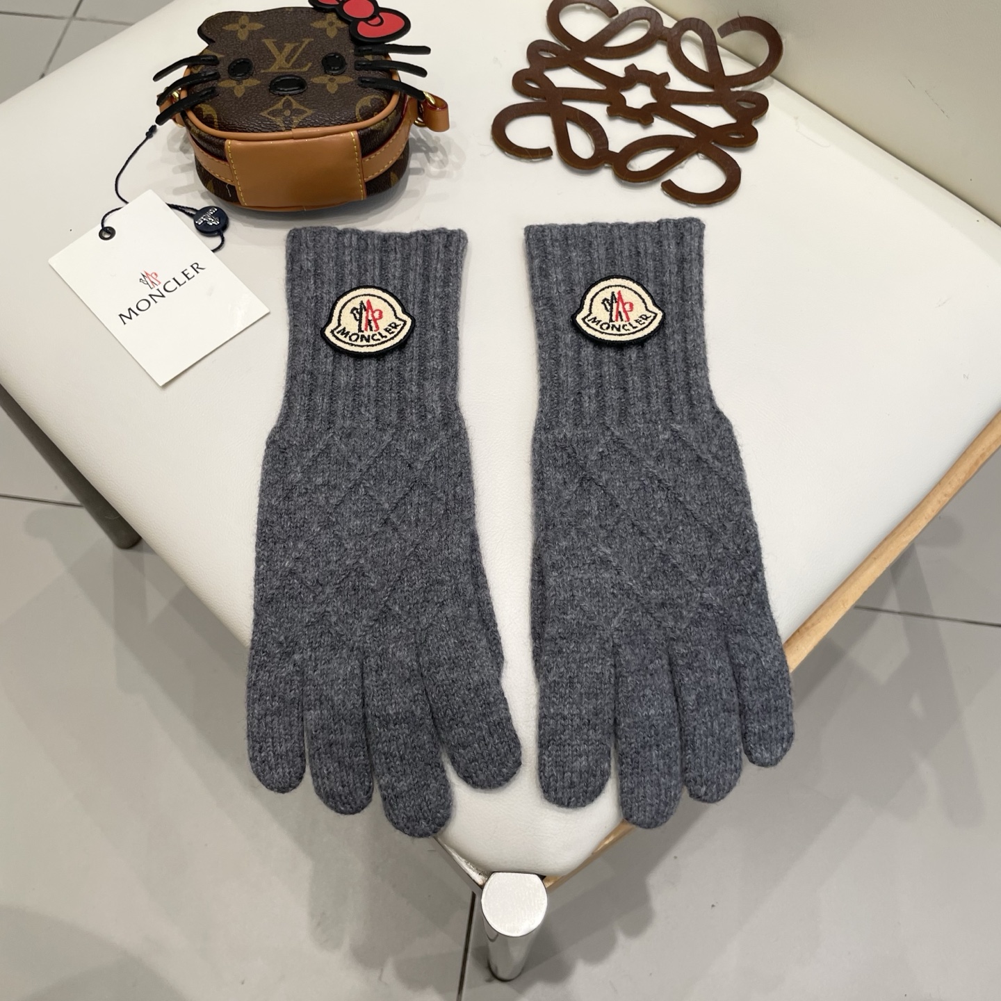 NO:554648,Moncler selects Australian pure wool cashmere gloves for winter women's solid color versatile cycling warm knitted touch screen gloves gloves, gloves, Moncler, Moncler, gloves19860909蒙口Moncler盟可睐精选澳洲纯羊毛羊绒手套冬季女纯色百搭骑行保暖针织触屏手套 手套,手套,Moncler,Moncler,gloves,accessory