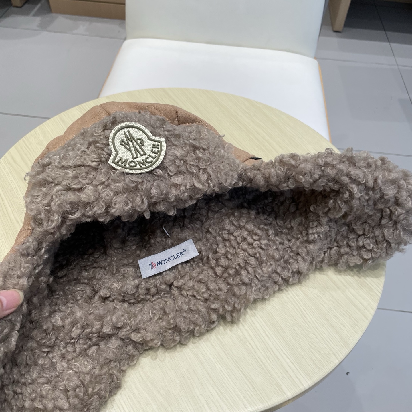 蒙口Moncler盟可莱蒙口羊羔毛护耳帽子可爱雷锋帽保暖飞行帽秋冬季女韩系ins新款厚