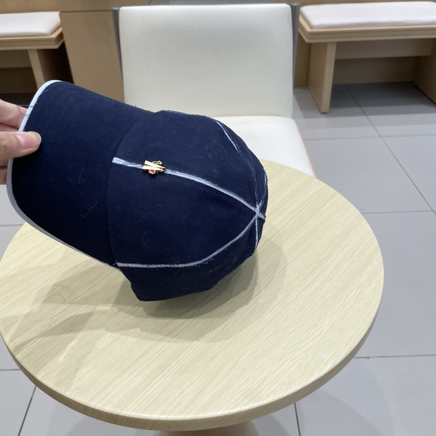 蒙口MONCLER新款棒球帽，时尚炸街单品，风格很OK，网红.时尚博主的最爱！高品质舒适透气，凹造型很好