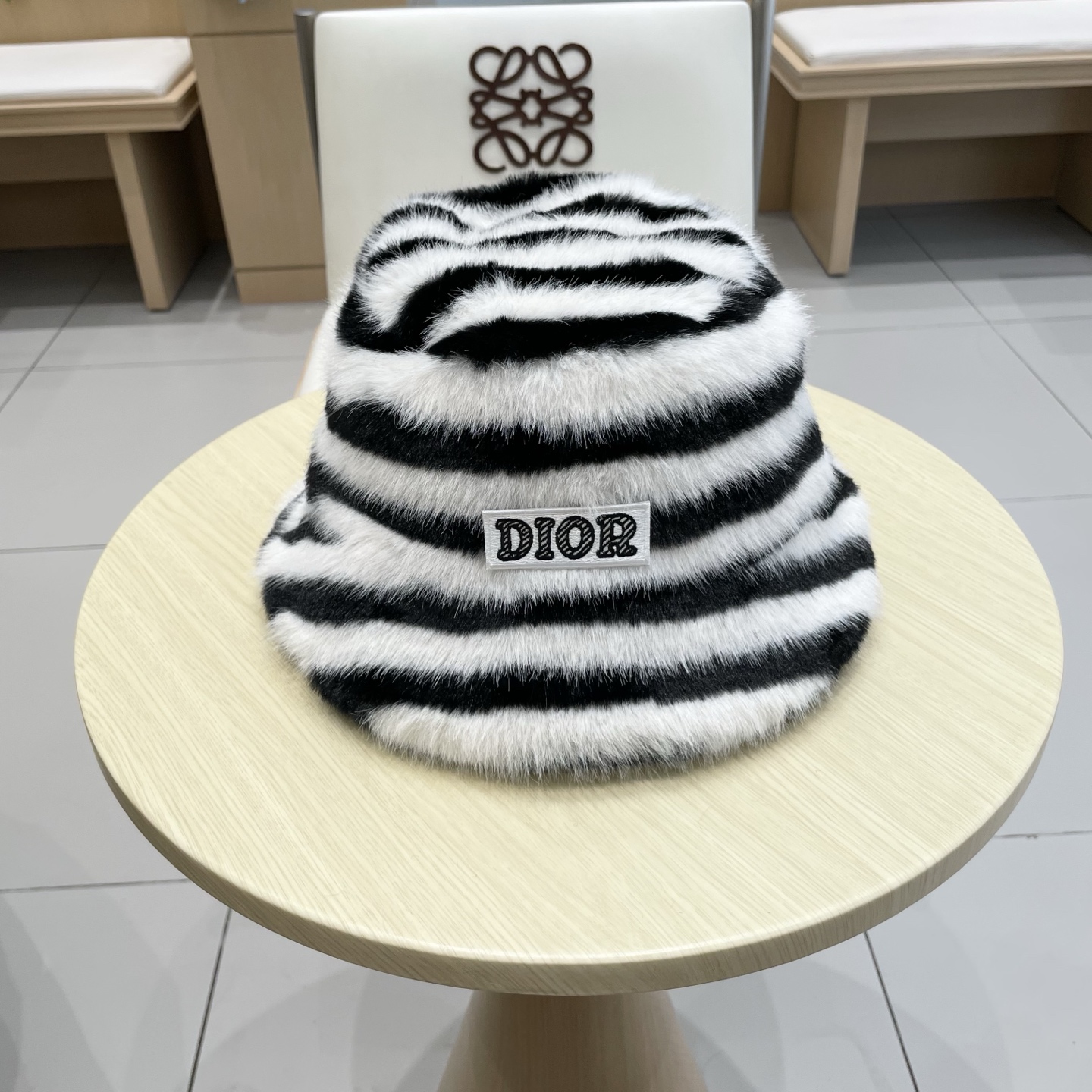 NO:643481,Prada Prada's new contrasting color zebra pattern pure cotton twill bucket hat autumn and winter new versatile comfortable hat bucket hat baseball cap knitted hat, hat, prada, prada, espadrilles, hats19860909Prada普拉达新款撞色斑马纹纯棉斜纹渔夫帽秋冬新款百搭舒适帽子渔夫帽棒球帽针织帽,帽子,prada,prada,espadrilles,hats,hat