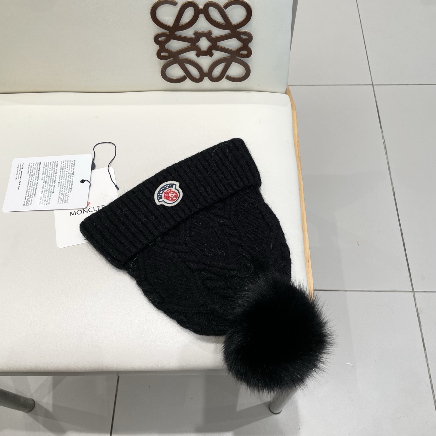 高版本！！！ 蒙口MONCLER高品质狐狸毛球针织兔羊毛毛线帽 超经典不过时的一款秋冬冷帽🥶 懂货的小姐姐必入款，帽型质