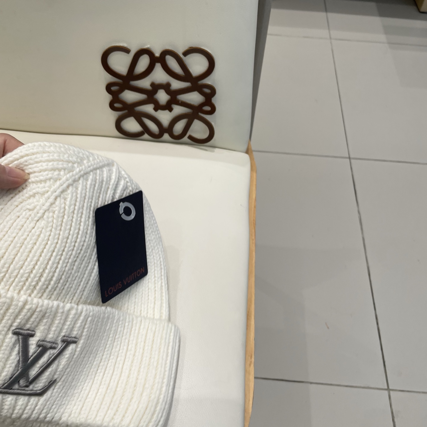 Lv官网针织帽非常百搭 男女通用 亲们可以看细节，车工整齐 透气舒适，采用进口毛线料！潮人必备！