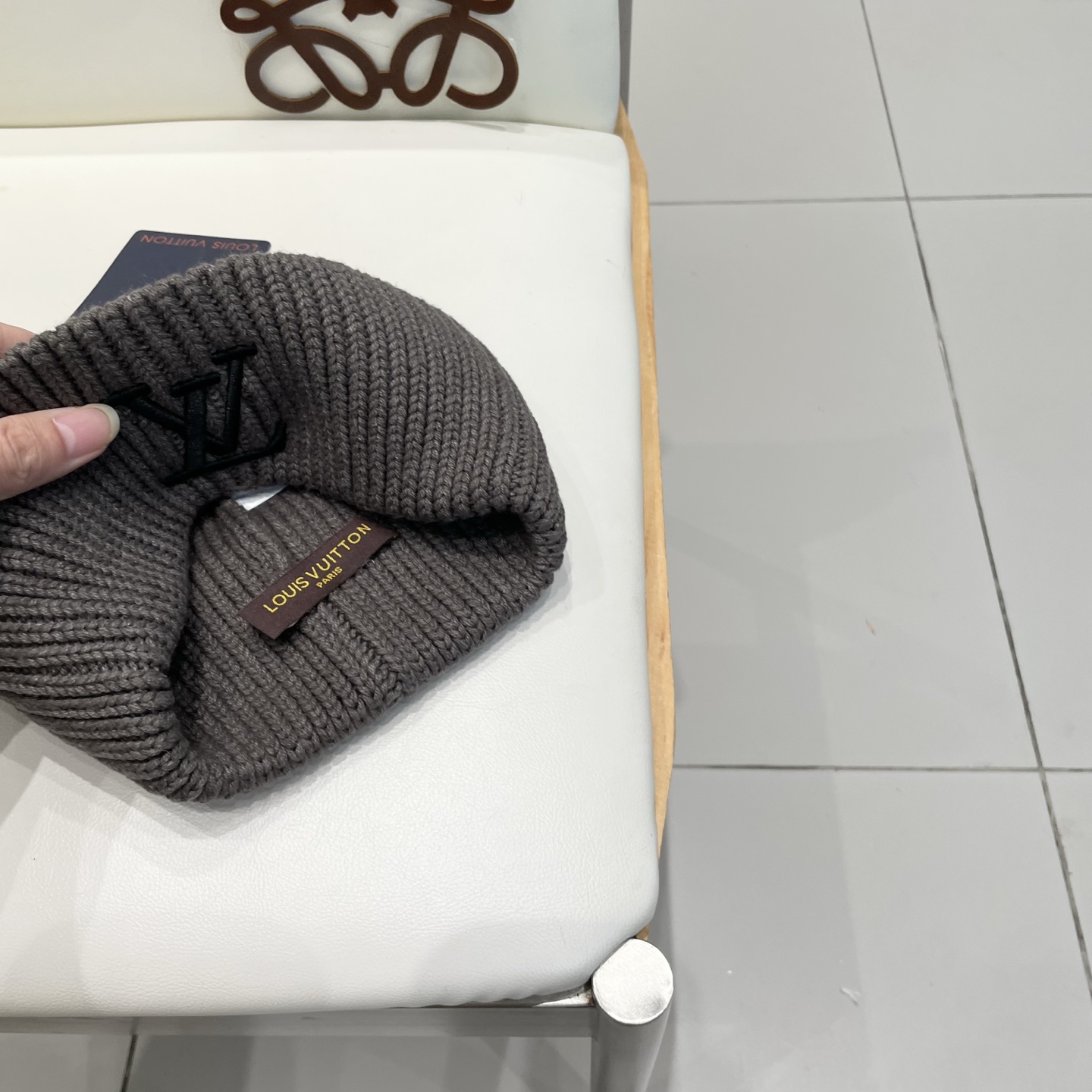 Lv官网针织帽非常百搭 男女通用 亲们可以看细节，车工整齐 透气舒适，采用进口毛线料！潮人必备！
