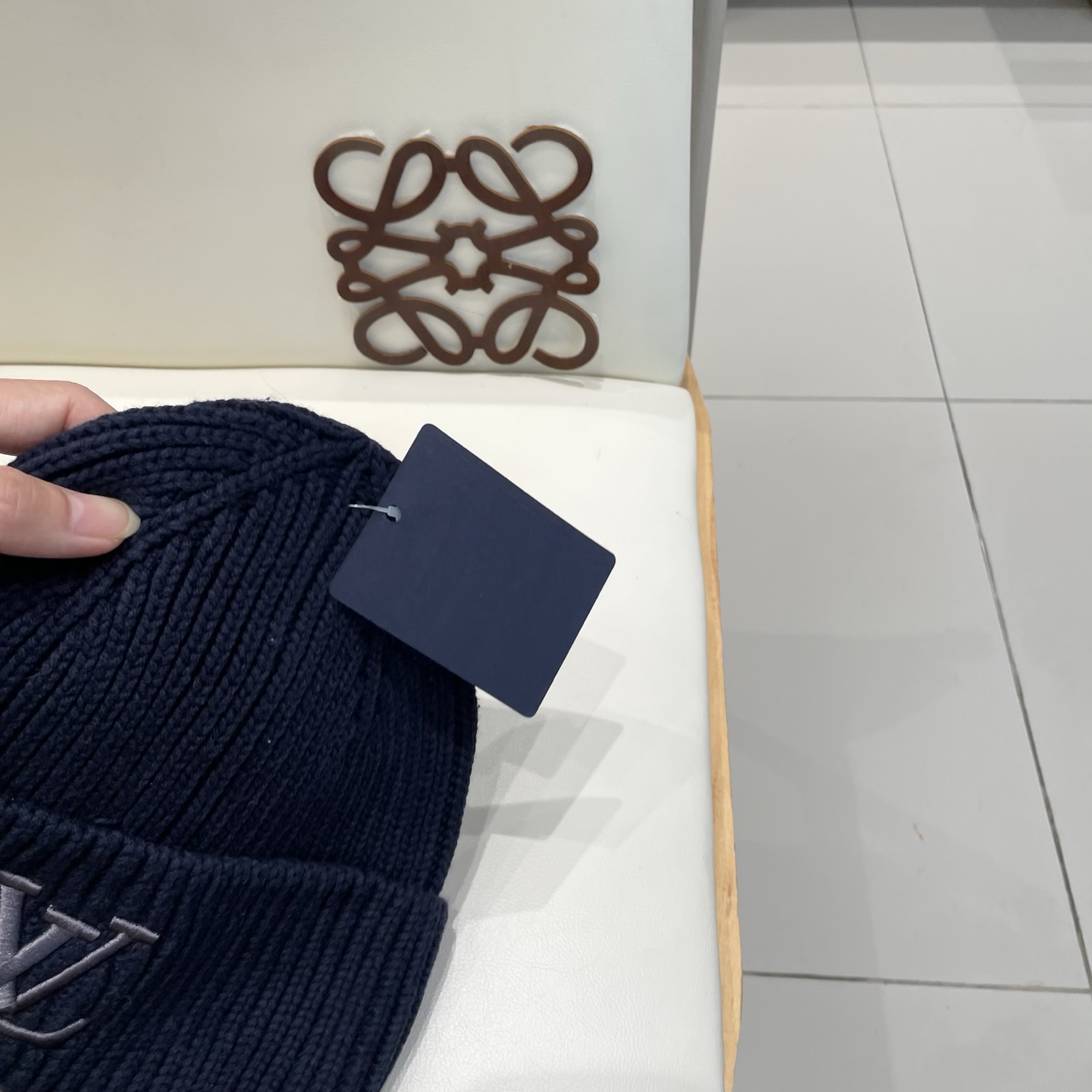 Lv官网针织帽非常百搭 男女通用 亲们可以看细节，车工整齐 透气舒适，采用进口毛线料！潮人必备！