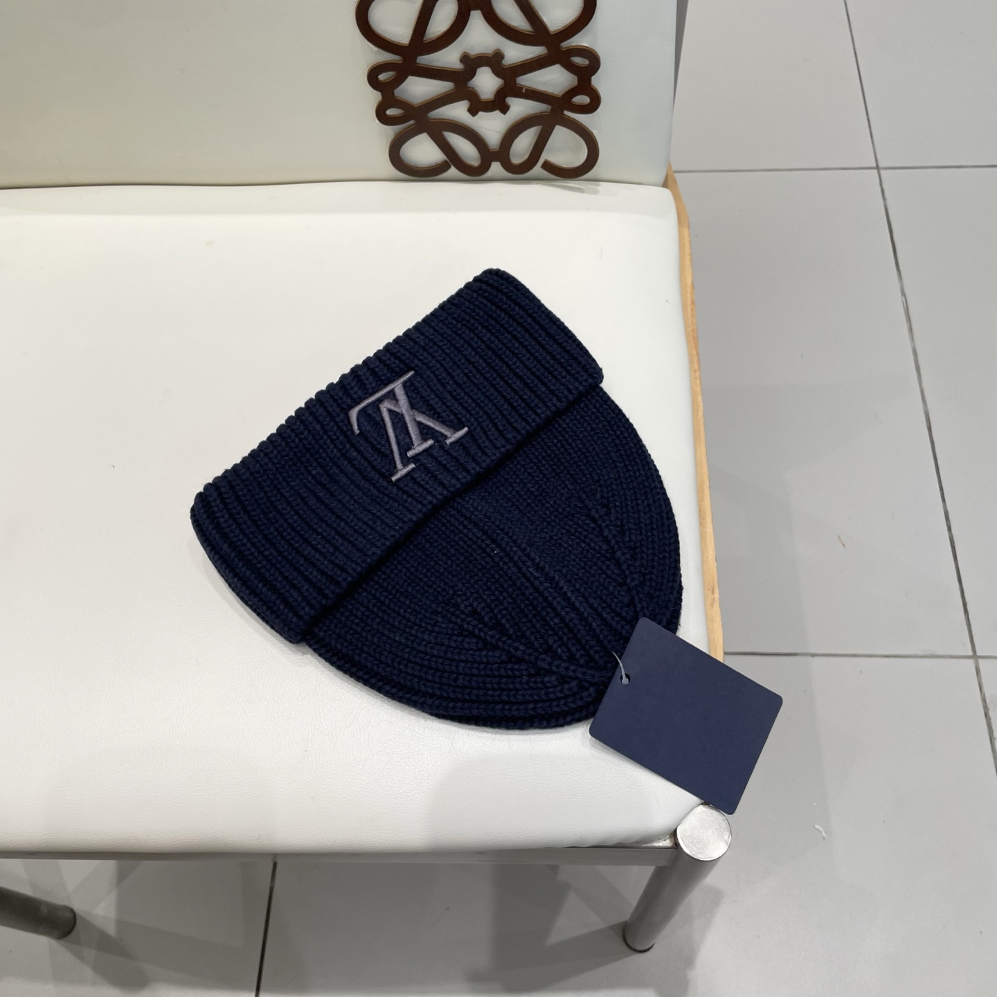 Lv官网针织帽非常百搭 男女通用 亲们可以看细节，车工整齐 透气舒适，采用进口毛线料！潮人必备！