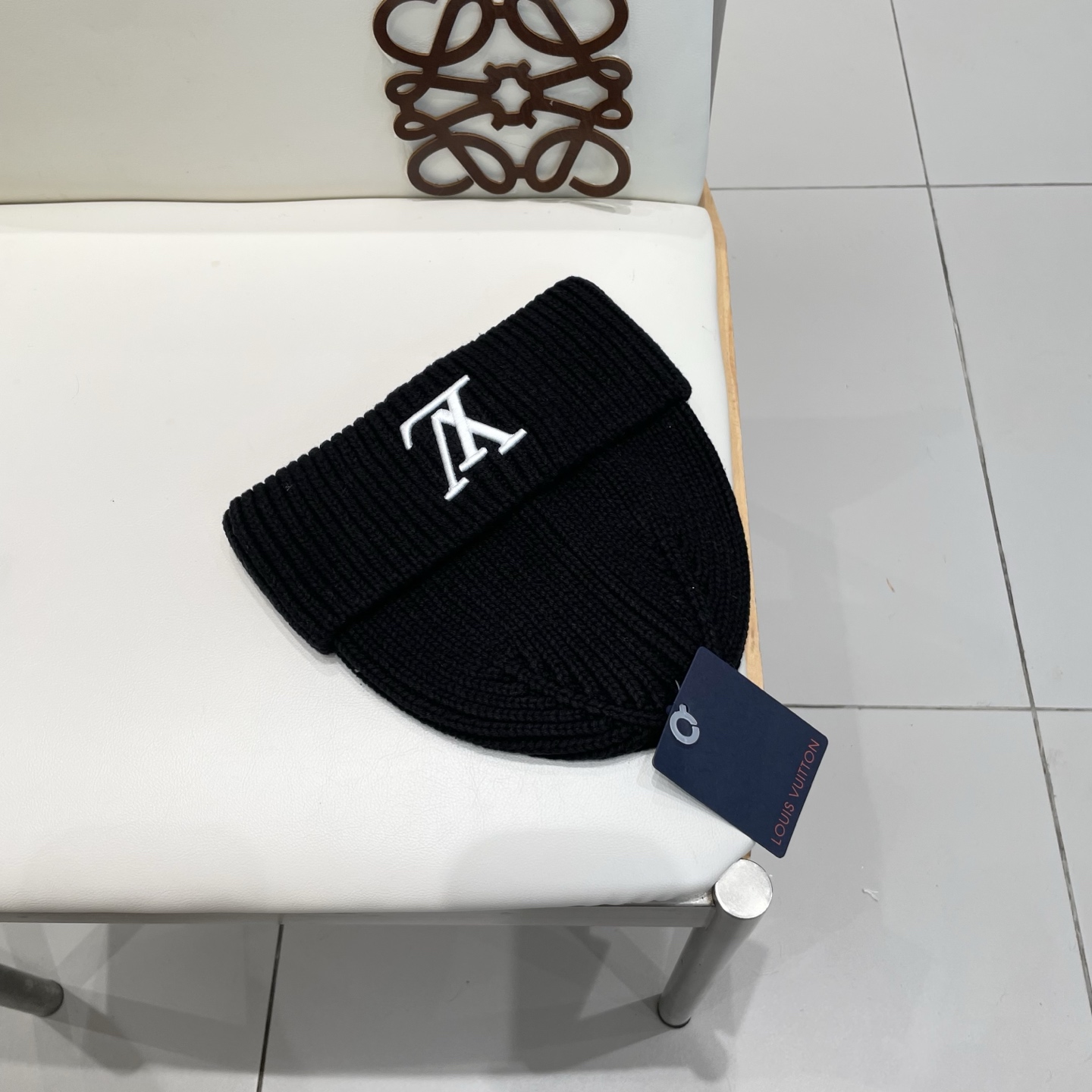 Lv官网针织帽非常百搭 男女通用 亲们可以看细节，车工整齐 透气舒适，采用进口毛线料！潮人必备！