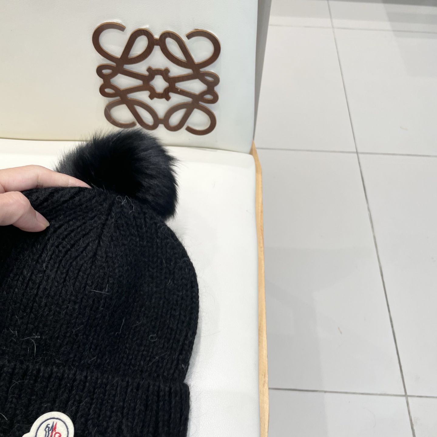 经典蒙口毛线帽 秋冬颜值超高的单品之一 真狐狸毛球 毛质非常紧致有质感！