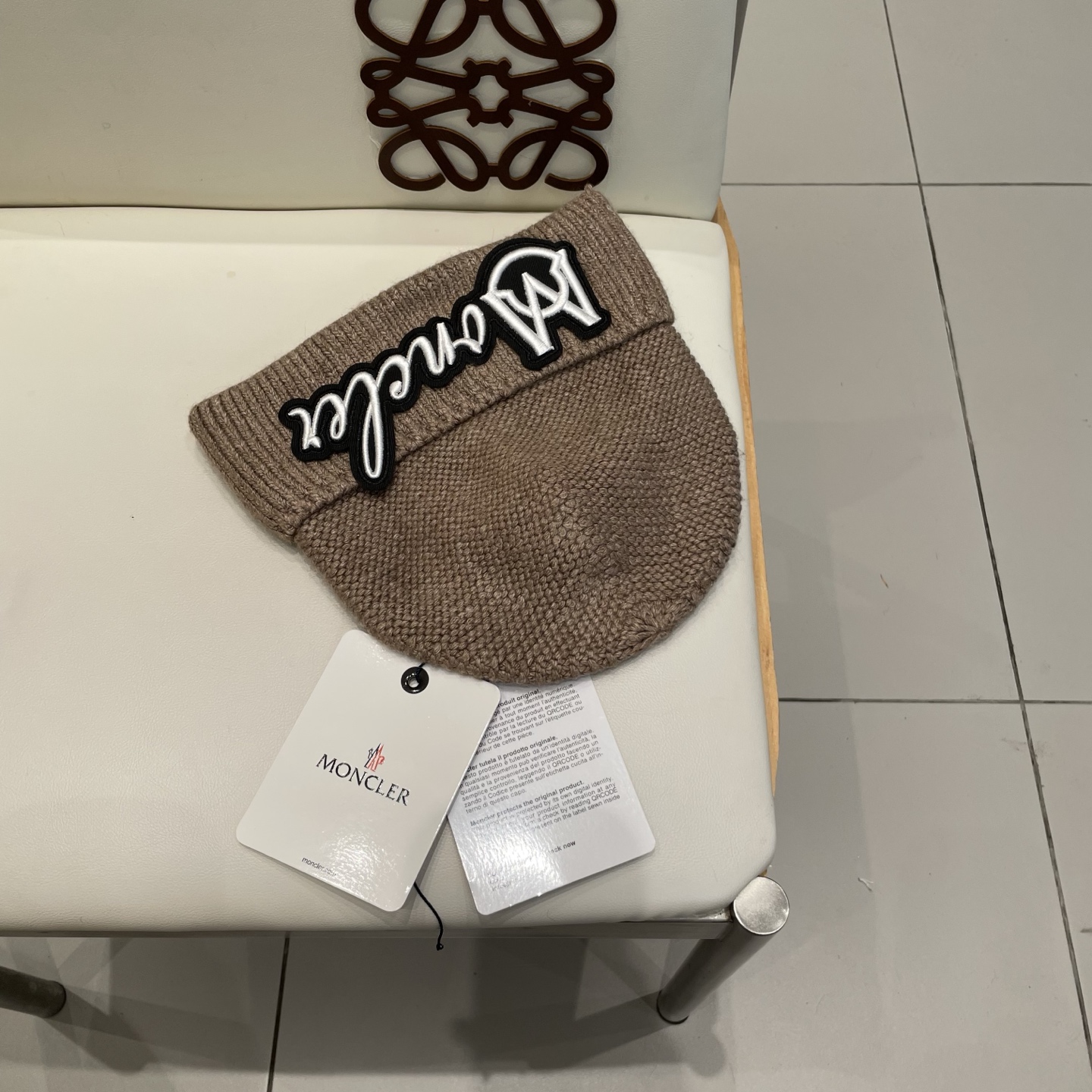MONCLER蒙口🎩针织毛线帽，附带二维码，好品质高端大气，超柔软！超火爆💖质感很赞，出街超好搭配！时尚潮流！秋冬必备单