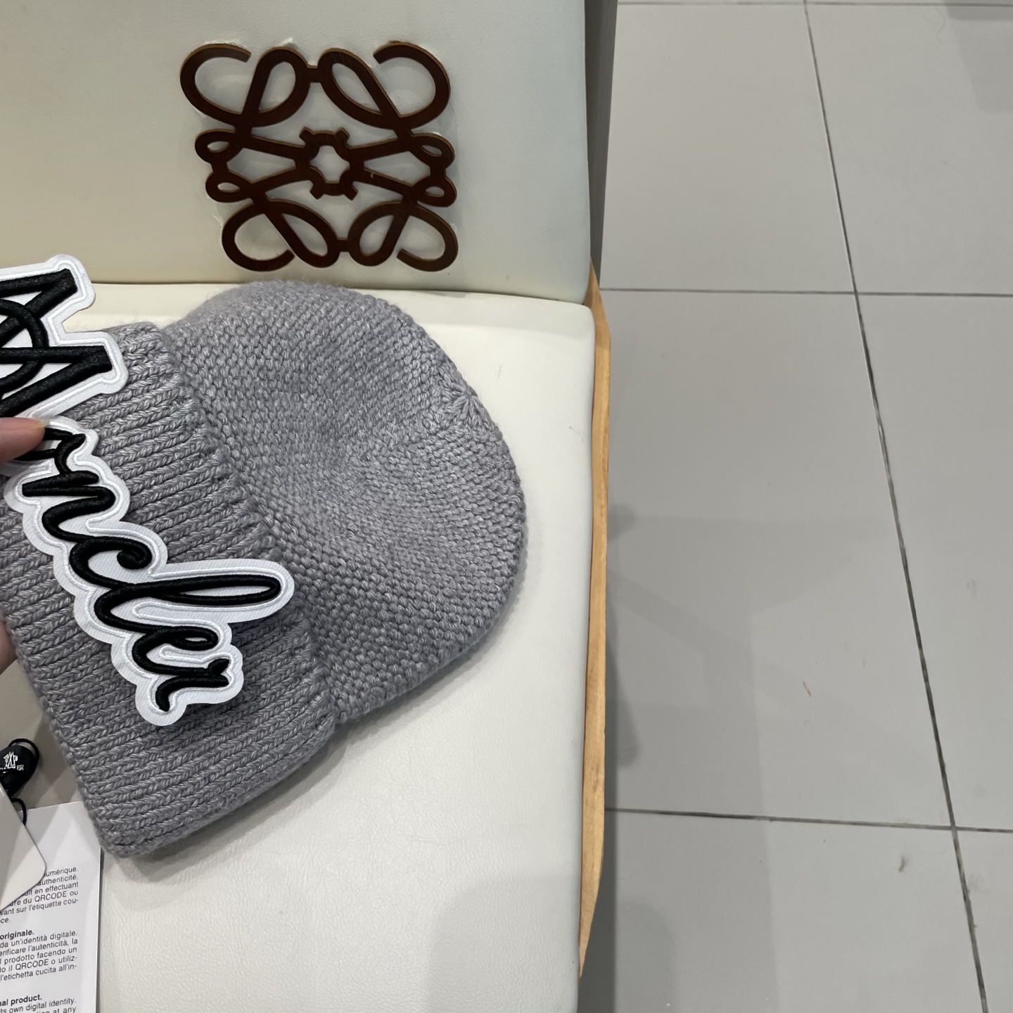 MONCLER蒙口🎩针织毛线帽，附带二维码，好品质高端大气，超柔软！超火爆💖质感很赞，出街超好搭配！时尚潮流！秋冬必备单