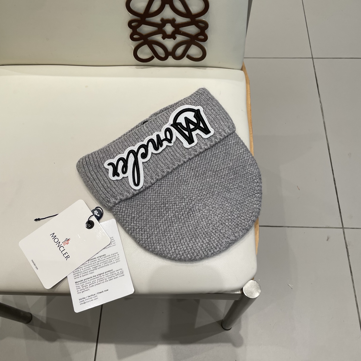 MONCLER蒙口🎩针织毛线帽，附带二维码，好品质高端大气，超柔软！超火爆💖质感很赞，出街超好搭配！时尚潮流！秋冬必备单