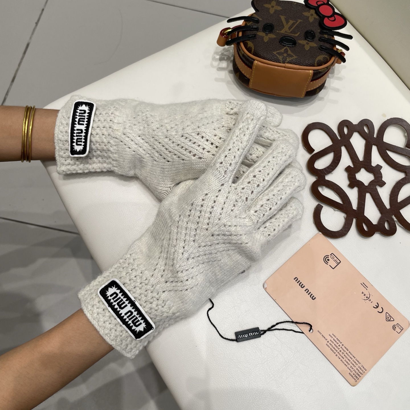 P120 缪缪miumiu纯色毛线羊毛针织手套女冬柔软软糯保暖可触屏露二指分指骑行车