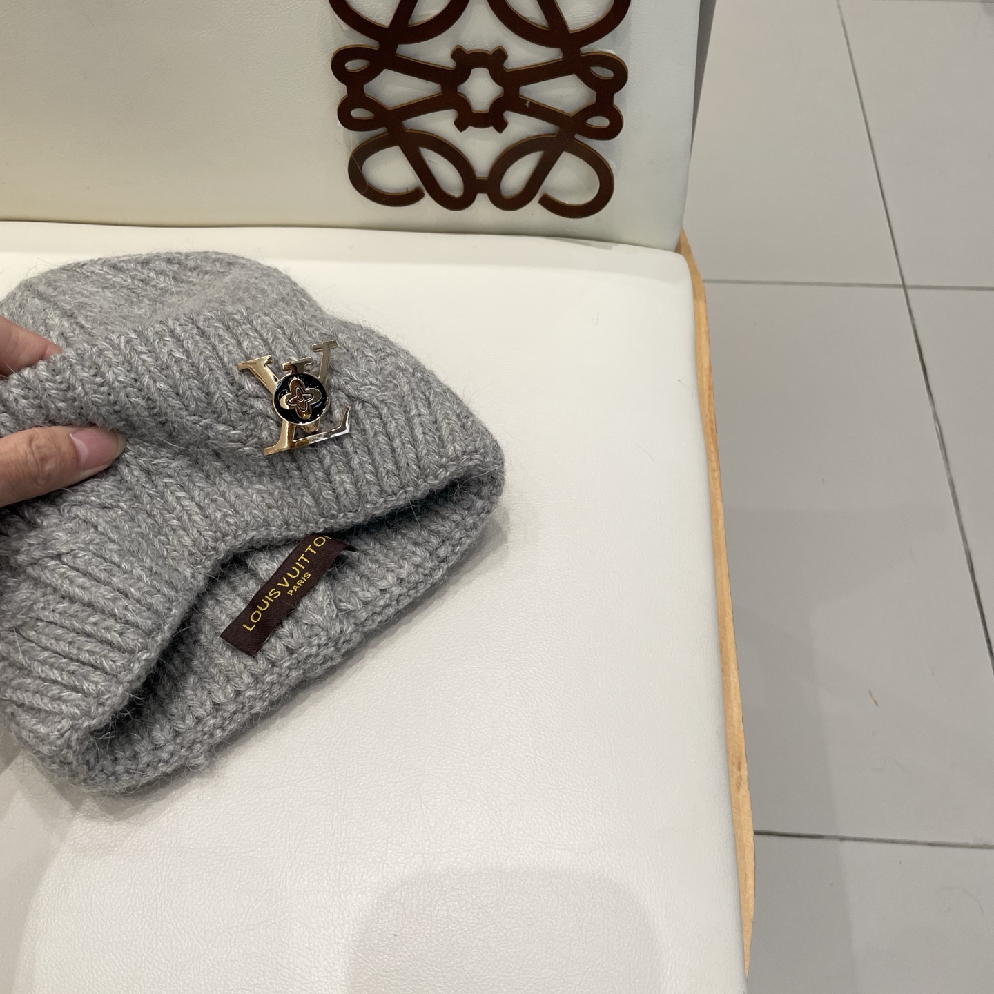 Lv针织帽 非常百搭 男女通用 亲们可以看细节，车工整齐 透气舒适，采用进口毛线料！潮人必备！