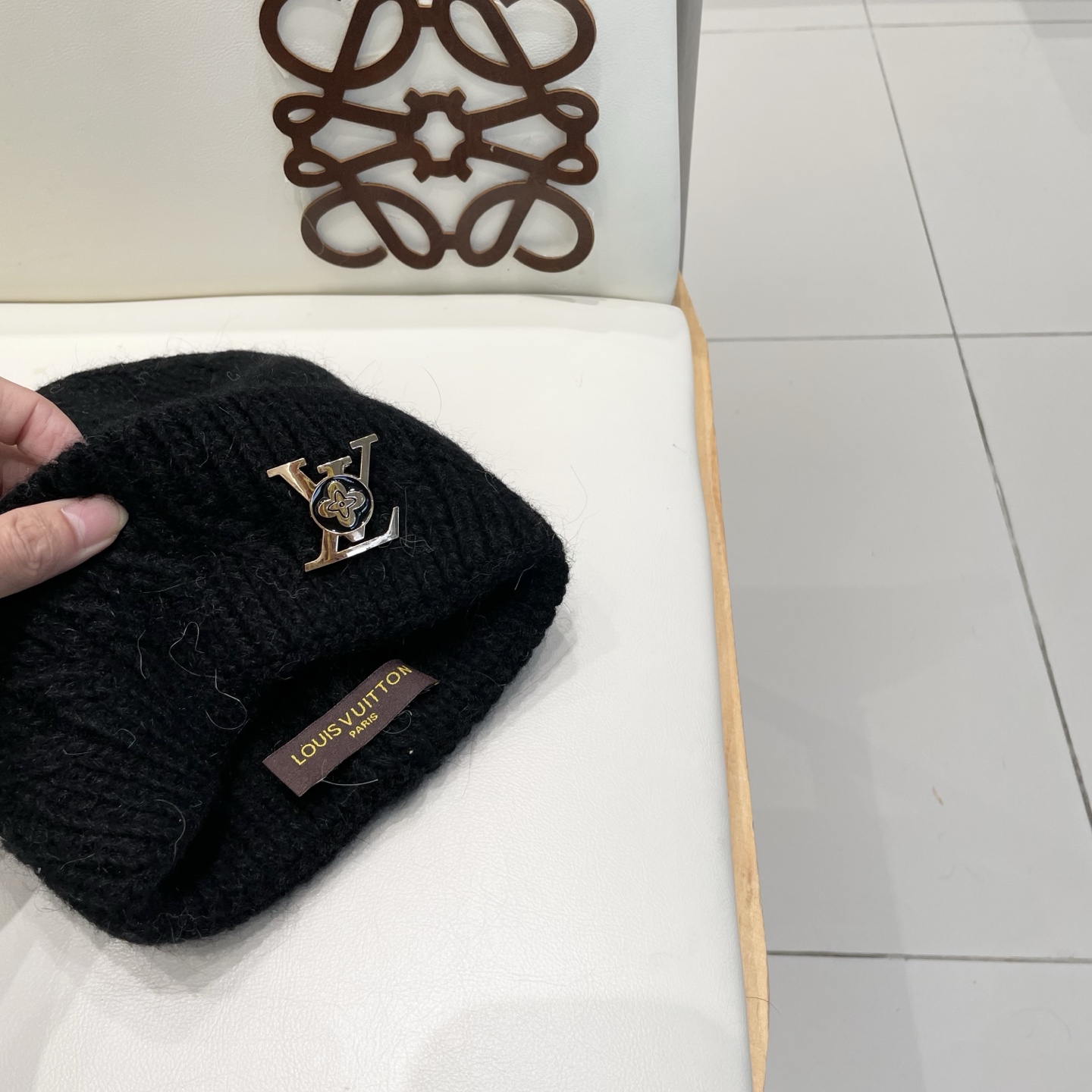 Lv针织帽 非常百搭 男女通用 亲们可以看细节，车工整齐 透气舒适，采用进口毛线料！潮人必备！