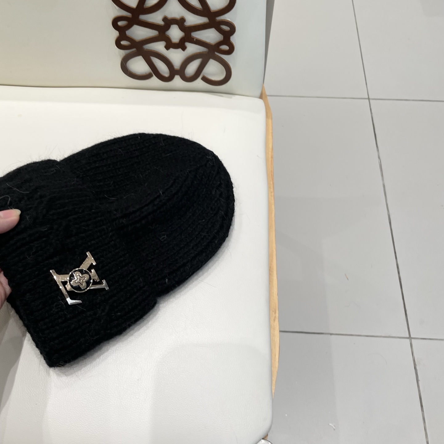 Lv针织帽 非常百搭 男女通用 亲们可以看细节，车工整齐 透气舒适，采用进口毛线料！潮人必备！