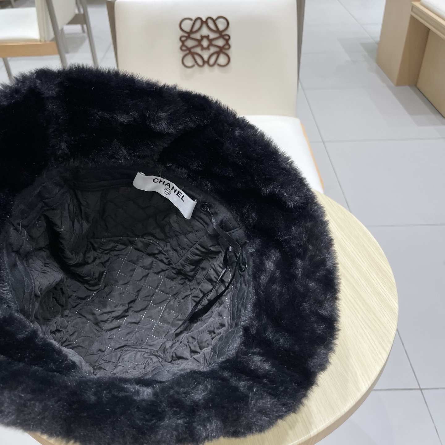 Chanel帽子女韩版金属爱心毛绒渔夫帽秋冬季羽绒棉柔软防寒保暖护耳盆帽