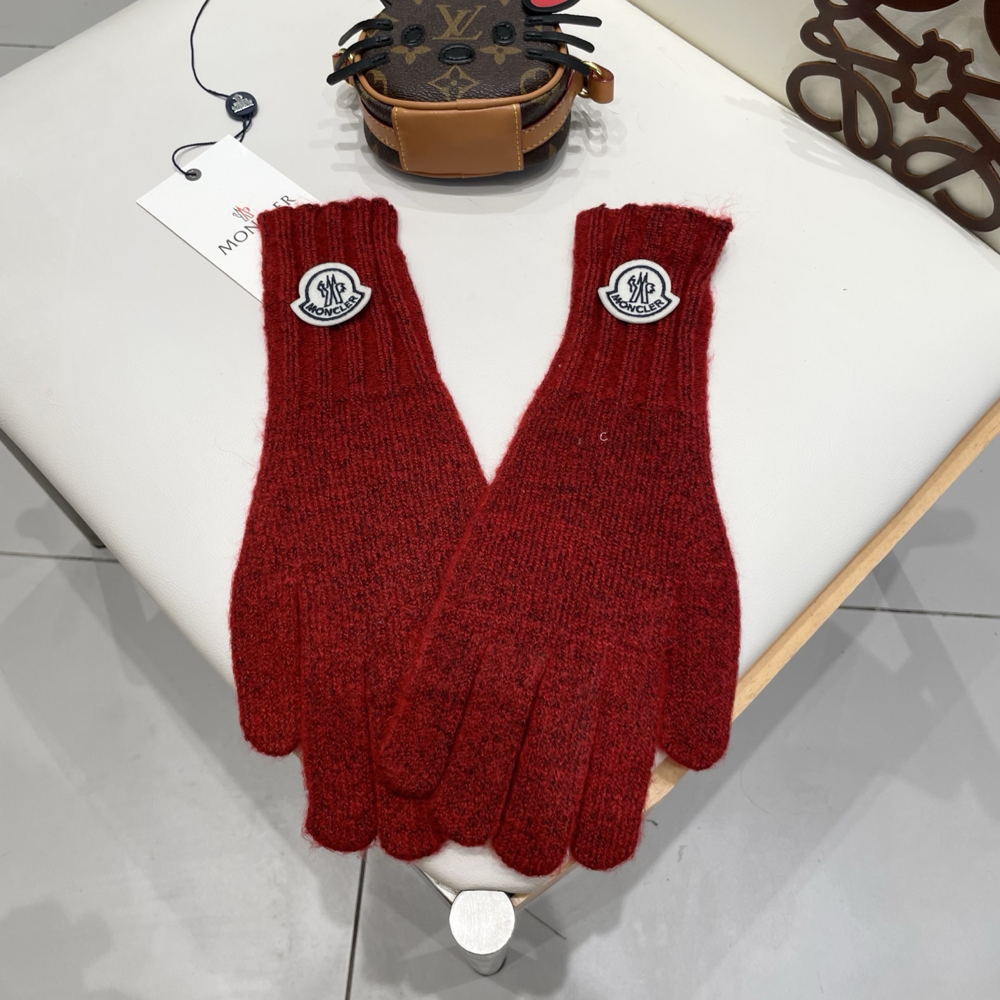 NO:640163,MONCLER mouth-covered high-end sense with wool sweet little fragrance elegant solid color gloves for girls winter anti-freeze all-inclusive finger touch screen ht gloves, gloves, Moncler, gloves19860909MONCLER蒙口高级感含羊毛甜美小香风优雅纯色手套女生冬季防冻全包分指可触屏 ht手套,手套,Moncler,gloves,accessory