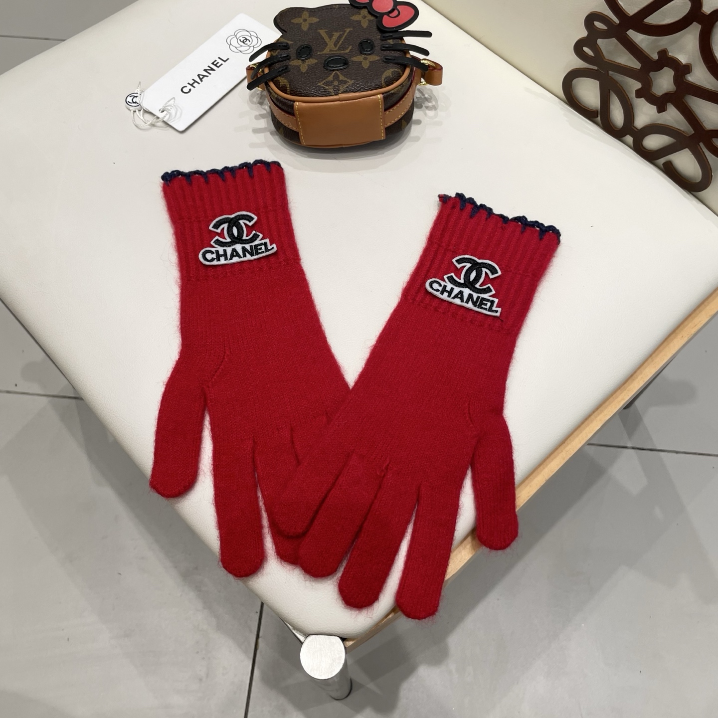 NO:659702,Chanel Chanel thickened wool solid color knitted gloves for women 2025 new autumn and winter cycling leaky fingers can touch the screen to keep warm gloves, gloves, chanel, chanel, gloves19860909Chanel香奈儿加厚羊毛纯色针织手套女2025新款秋冬骑行漏指可触屏保暖 手套,手套,chanel,chanel,gloves,accessory