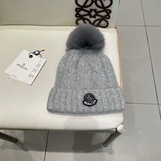 蒙口MONCLER🎩官方热卖爆款,羊毛针织毛线帽,百分之70羊毛,30兔毛,时尚好品质高端大气,超柔软!超火爆💖质感很赞 蒙口MONCLER🎩官方热卖爆款,羊毛针织毛线帽,百分之70羊毛,30兔毛,时尚好品质高端大气,超柔软!超火爆💖质感很赞