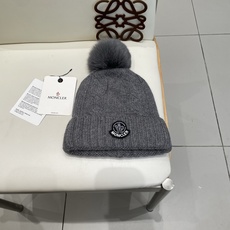蒙口MONCLER🎩官方热卖爆款,羊毛针织毛线帽,百分之70羊毛,30兔毛,时尚好品质高端大气,超柔软!超火爆💖质感很赞 蒙口MONCLER🎩官方热卖爆款,羊毛针织毛线帽,百分之70羊毛,30兔毛,时尚好品质高端大气,超柔软!超火爆💖质感很赞