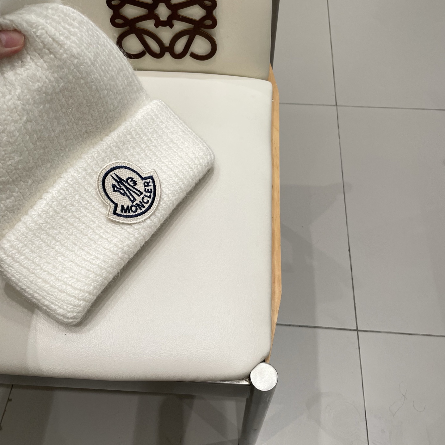 经典蒙口毛线帽 秋冬颜值超高的单品之一 真狐狸毛球 毛质非常紧致有质感！ 五个颜色哦～拍照很上镜👋