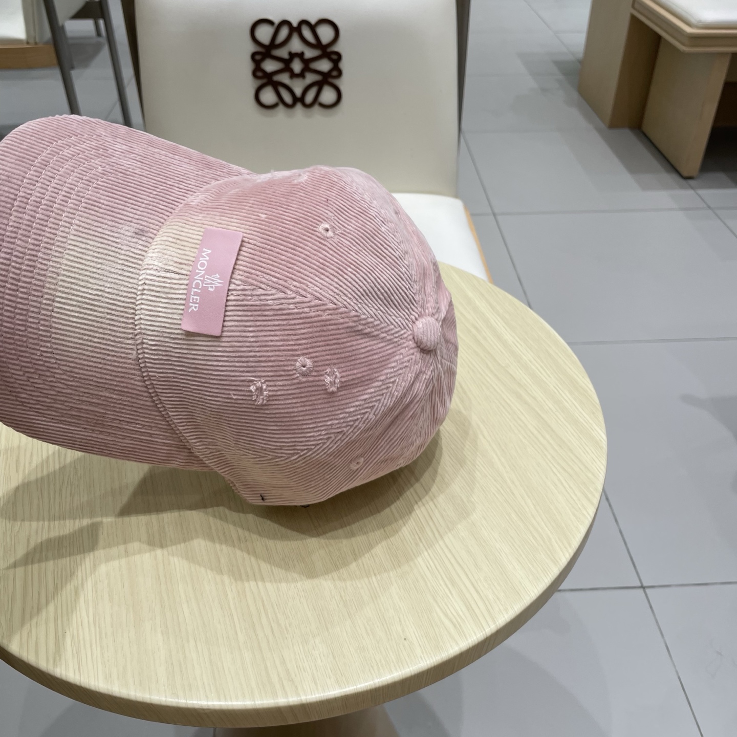 Moncler蒙口 秋冬新款灯芯绒棒球帽 ， 质感满满.今年灯芯饿真的yyds ～
