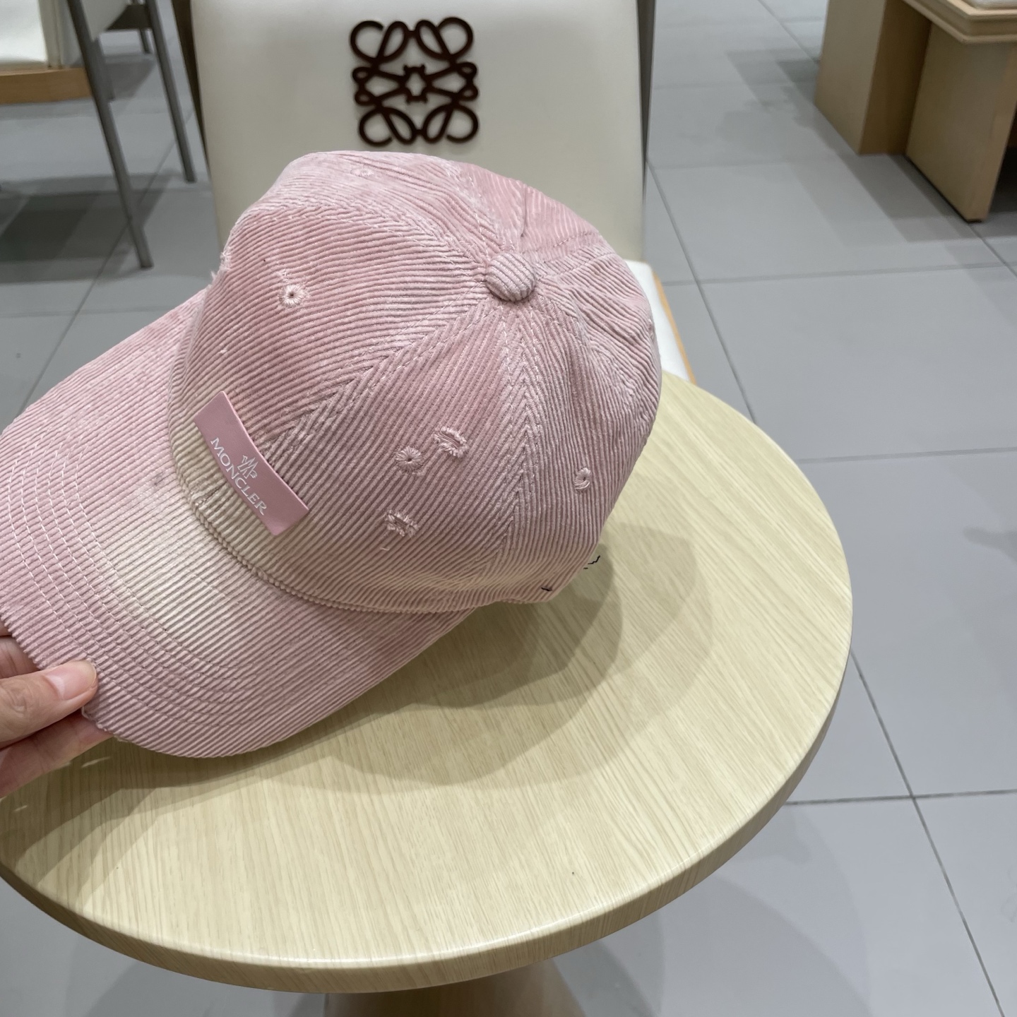 Moncler蒙口 秋冬新款灯芯绒棒球帽 ， 质感满满.今年灯芯饿真的yyds ～