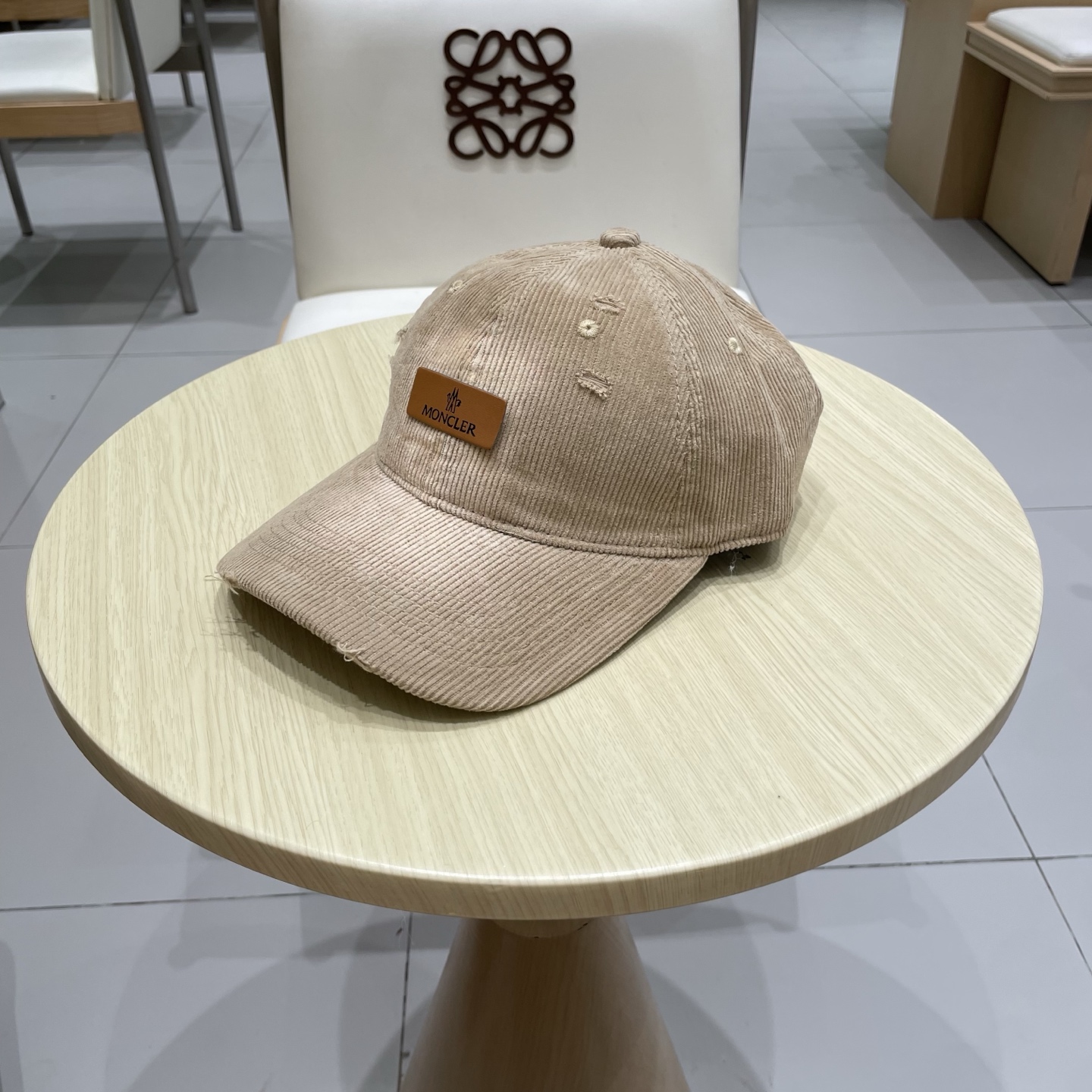 Moncler蒙口 秋冬新款灯芯绒棒球帽 ， 质感满满.今年灯芯饿真的yyds ～