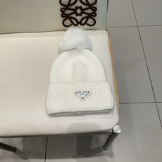 🧢普拉达PRADA👒 秋冬新款配狐狸毛球专柜针织毛线帽,超火爆💖质感一流,出街超好搭配!减龄神器 🧢普拉达PRADA👒 秋冬新款配狐狸毛球专柜针织毛线帽,超火爆💖质感一流,出街超好搭配!减龄神器