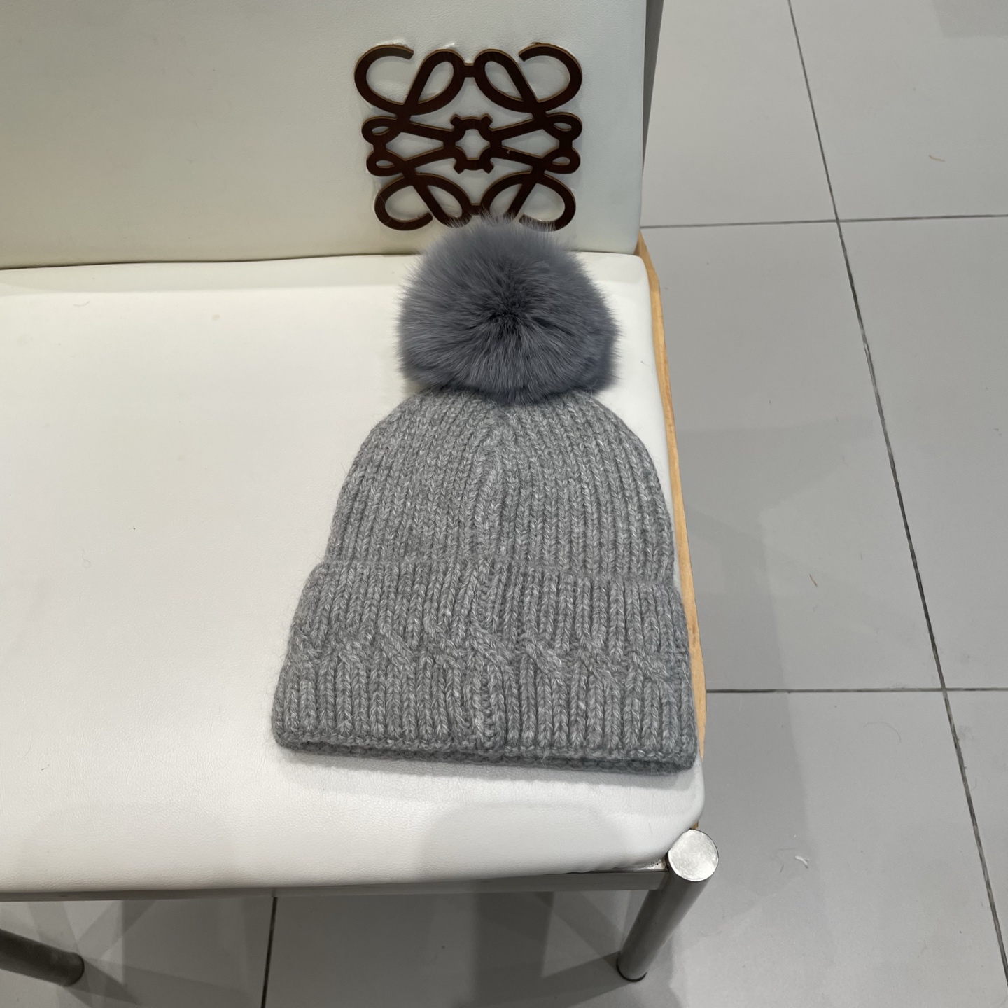 🧢普拉达PRADA👒 秋冬新款配狐狸毛球专柜针织毛线帽，超火爆💖质感一流，出街超好搭配！减龄神器
