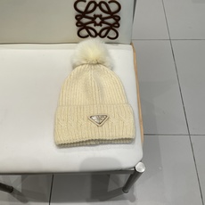 🧢普拉达PRADA👒 秋冬新款配狐狸毛球专柜针织毛线帽,超火爆💖质感一流,出街超好搭配!减龄神器 🧢普拉达PRADA👒 秋冬新款配狐狸毛球专柜针织毛线帽,超火爆💖质感一流,出街超好搭配!减龄神器