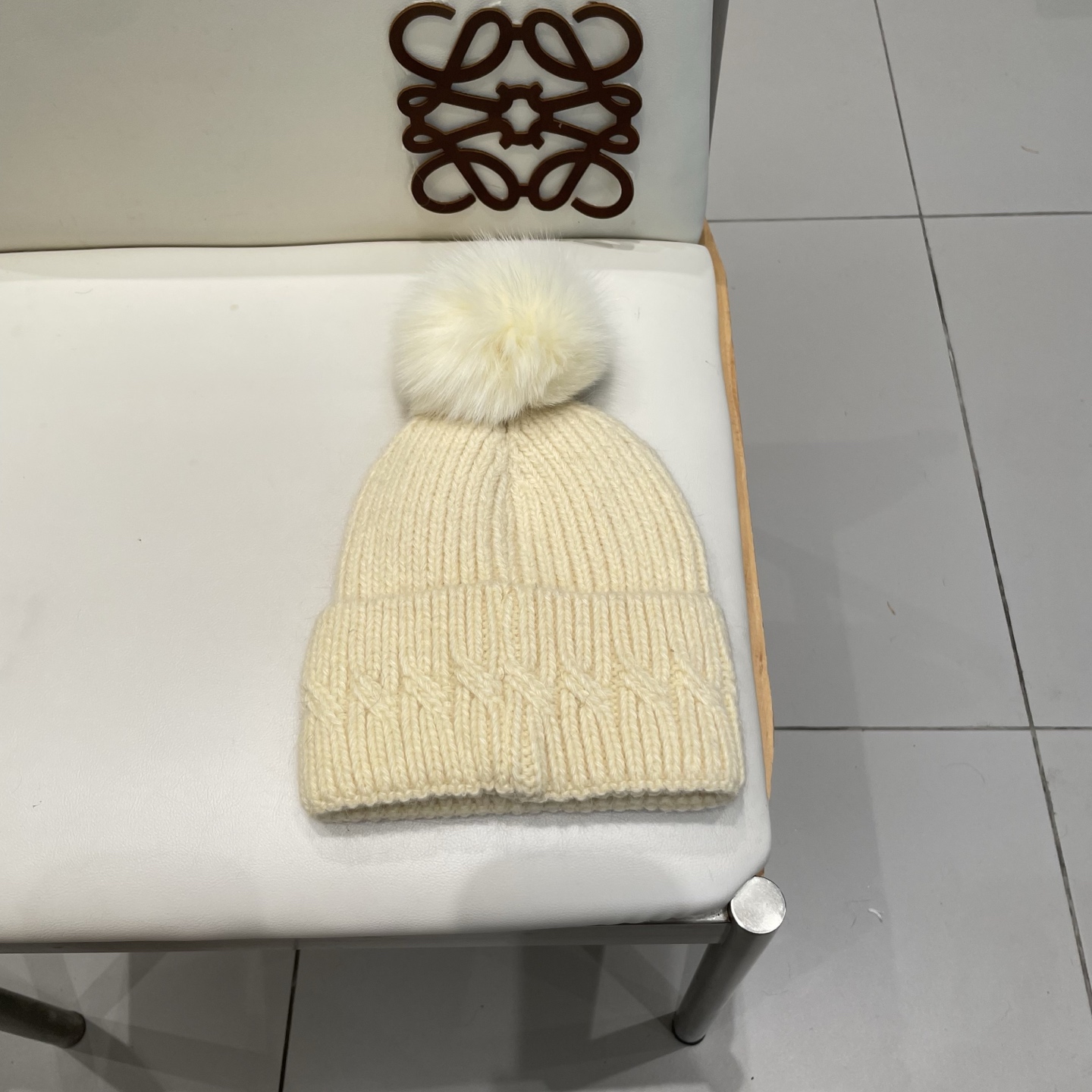 🧢普拉达PRADA👒 秋冬新款配狐狸毛球专柜针织毛线帽，超火爆💖质感一流，出街超好搭配！减龄神器
