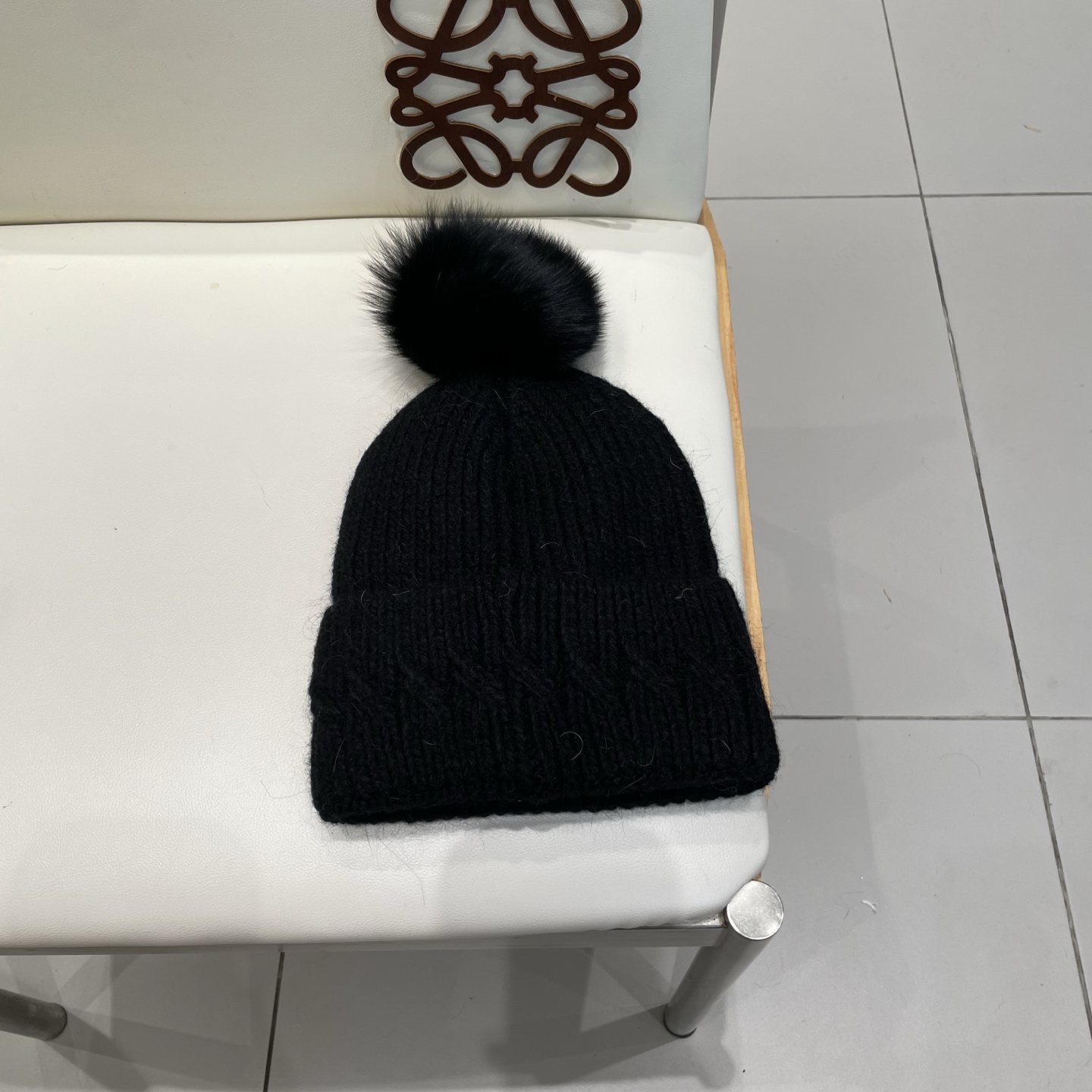 🧢普拉达PRADA👒 秋冬新款配狐狸毛球专柜针织毛线帽，超火爆💖质感一流，出街超好搭配！减龄神器