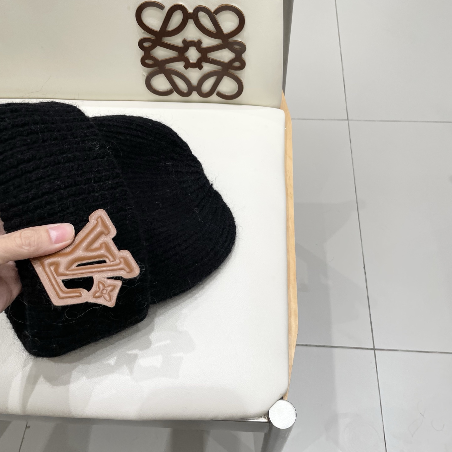 Lv针织帽 非常百搭 男女通用 亲们可以看细节，透气舒适，羊毛采用进口毛线料！潮人必备！