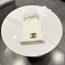 Chanel香奈儿配狐狸毛球针织毛线帽 Chanel香奈儿配狐狸毛球针织毛线帽