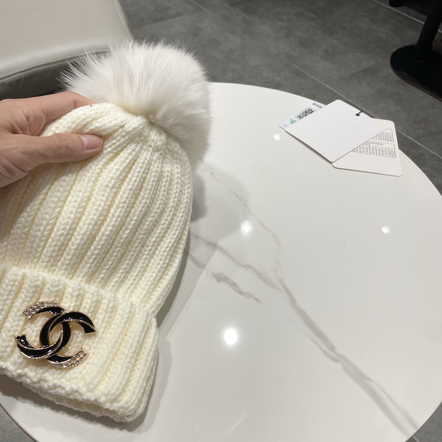 Chanel香奈儿配狐狸毛球针织毛线帽
