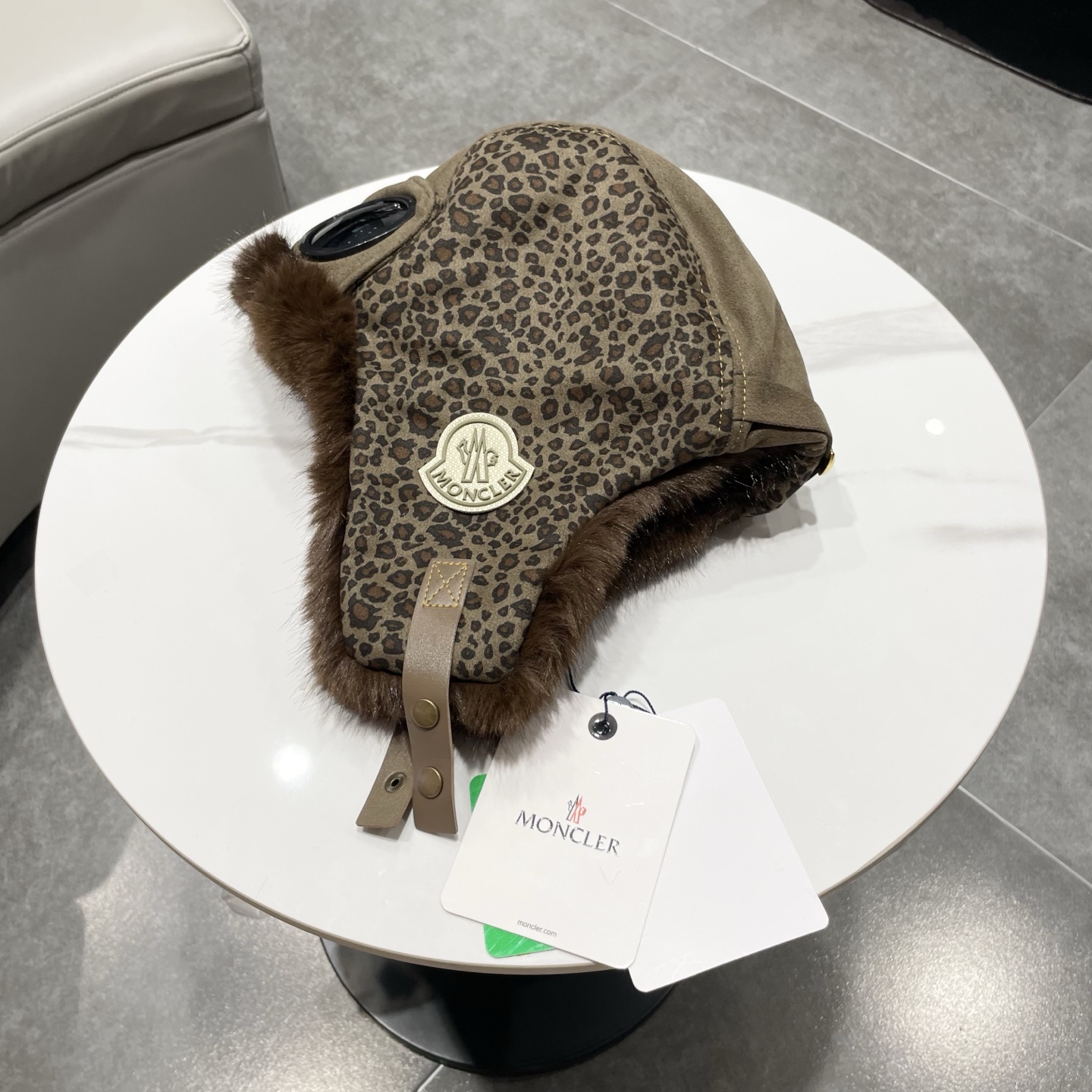 NO:553159,Moncler Moncler leopard print goggles Lei Feng hat for men and women winter plus velvet thickening Northeastern pilot hat cycling ear protection hat hat fisherman hat baseball cap knitted hat, hat, Moncler, Moncler, espadrilles, hats19860909蒙口Moncler盟可睐豹纹护目镜雷锋帽男女冬季加绒加厚保暖东北飞行员帽骑车护耳帽子帽子渔夫帽棒球帽针织帽,帽子,Moncler,Moncler,espadrilles,hats,hat